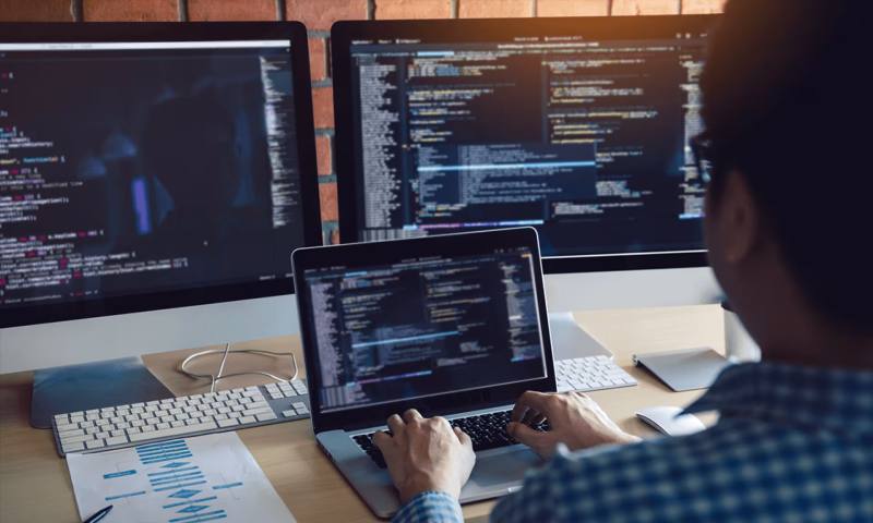 数据科学选型:R与Python如何赋能四方台区网站建设?